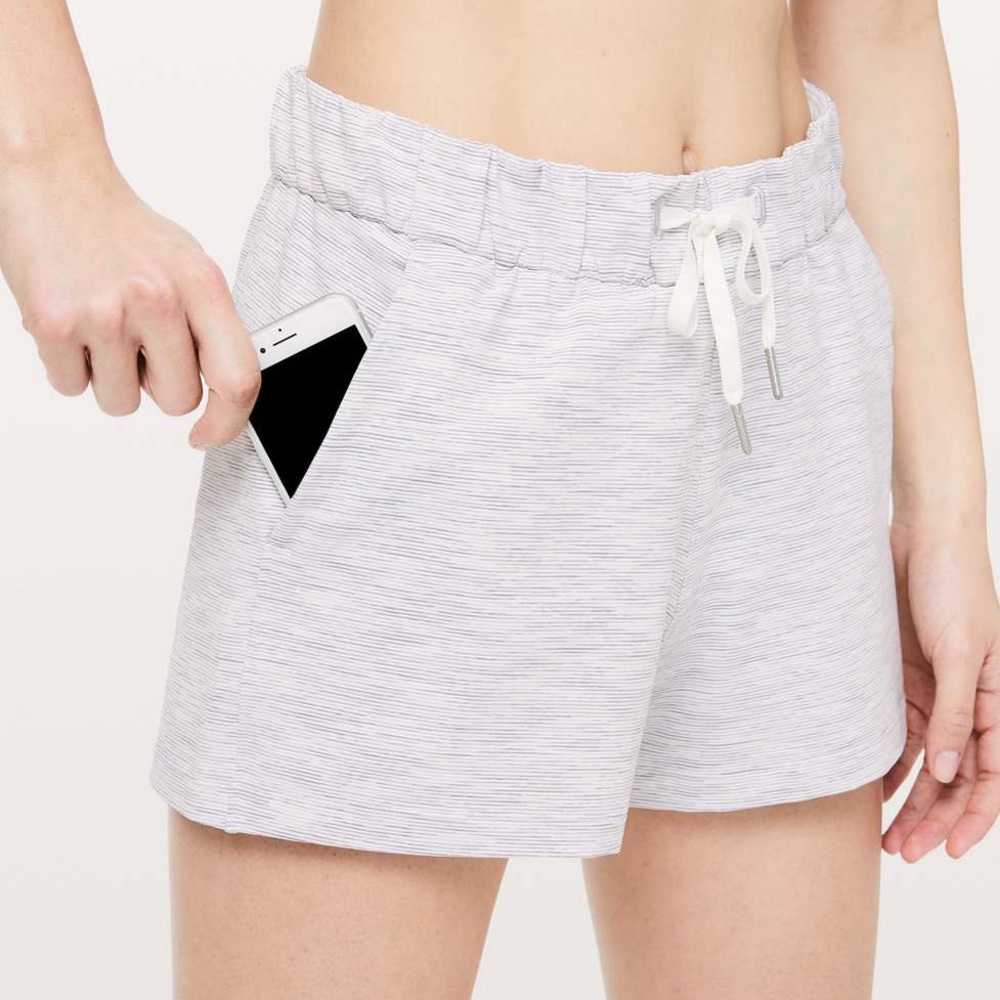 lululemon on the fly shorts 2.5